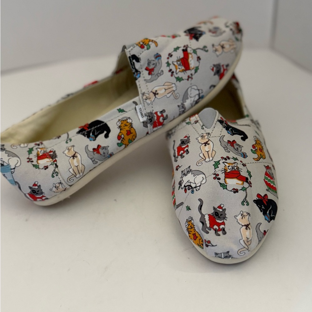 Toms Belmont Light Gray Holiday Cat Print Women's Slip-On Flats Size 9